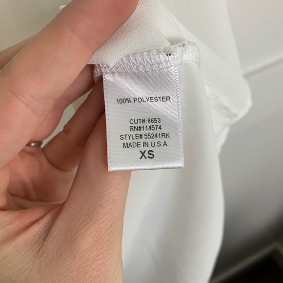 Pleione White Sheer Keyhole Sleeveless Blouse - Picture 4 of 5